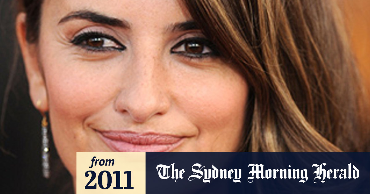 Penelope Cruz gives birth report